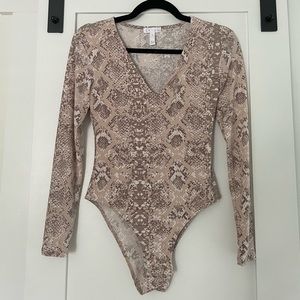 Leith deep v-neck long sleeve bodysuit